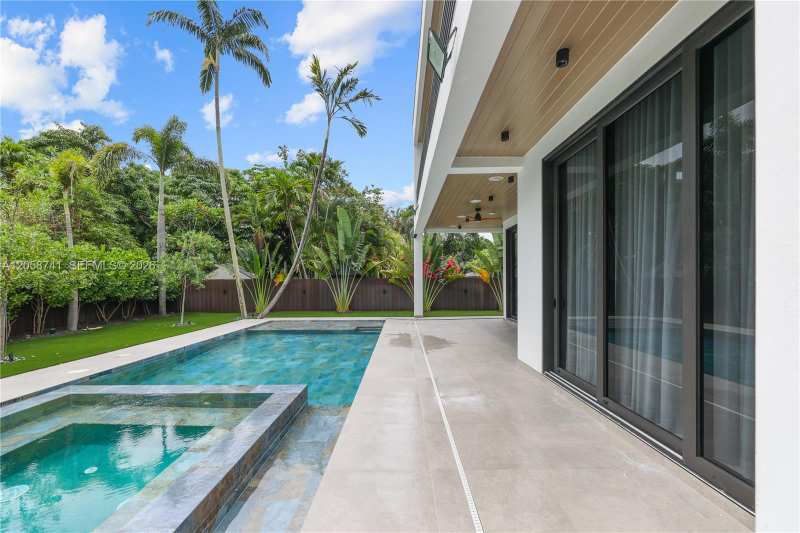 436 NE 10th Ave, Fort Lauderdale FL 33301