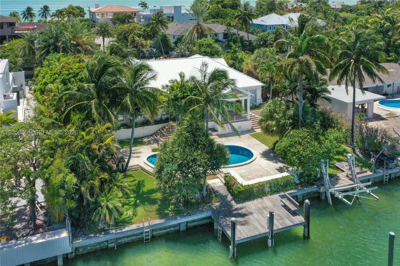 621 N Mashta Drive, Key Biscayne FL 33149