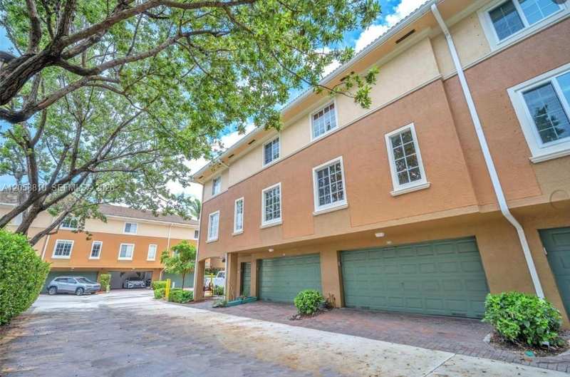 2845 NE 185th St # 903, Aventura FL 33180