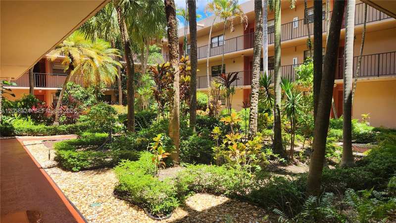 10985 SW 107th St # 304, Miami FL 33176