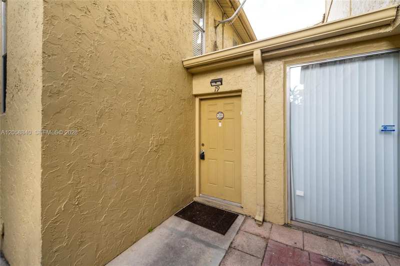 8401 W Sample Rd # 19, Coral Springs FL 33065