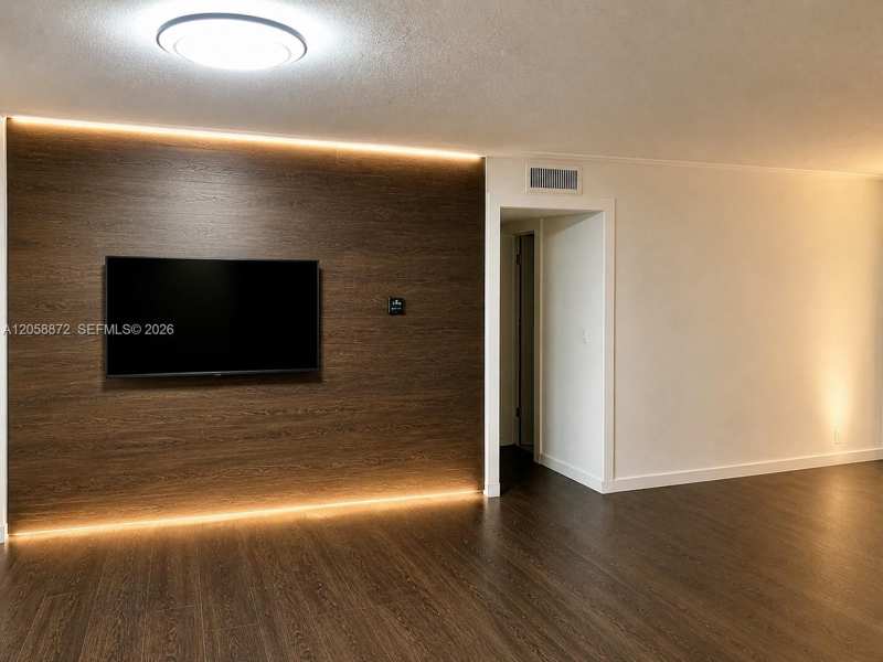 180 NE 12th Ave # 16E, Hallandale Beach FL 33009