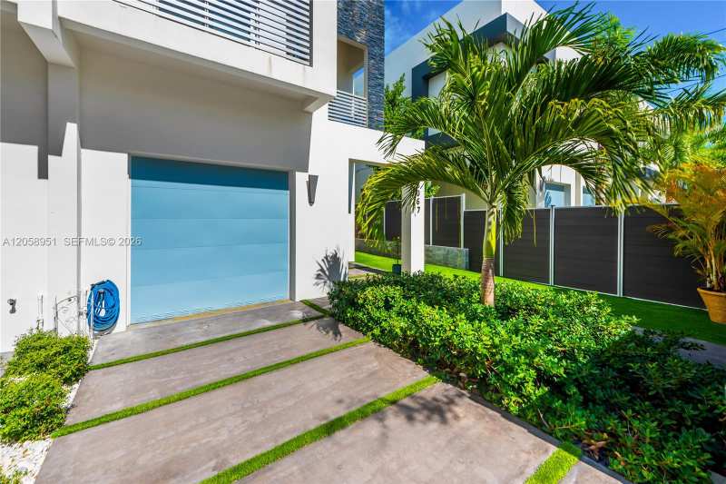 3067 Carter St, Miami FL 33133