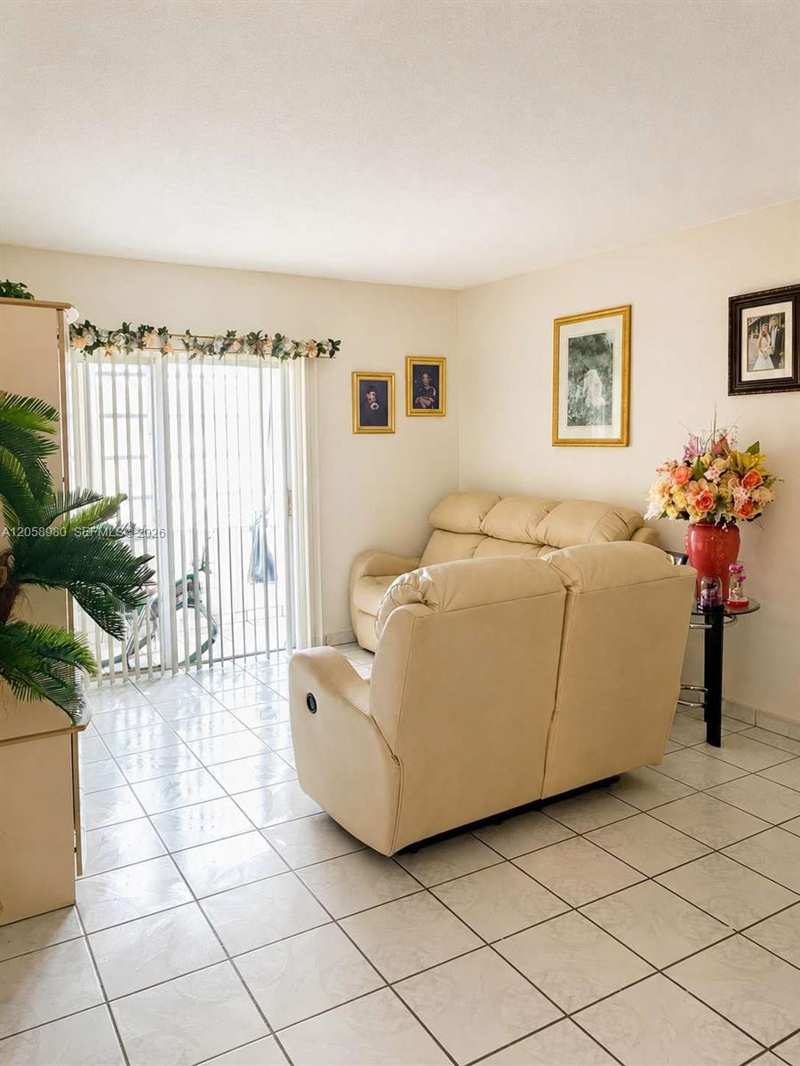 110 Royal Palm Rd # 208, Hialeah Gardens FL 33016