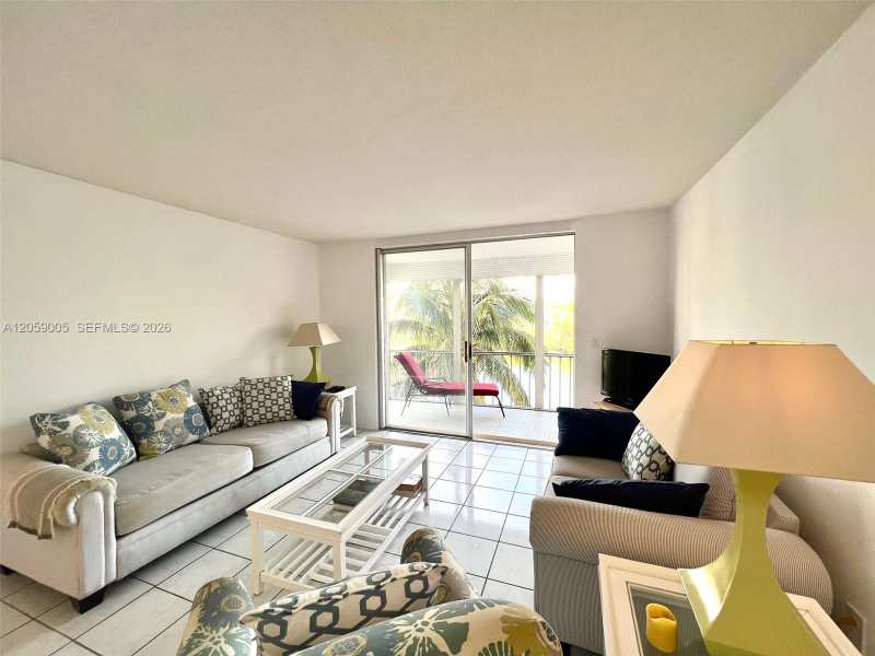 3030 Marcos Dr # T302, Aventura FL 33160