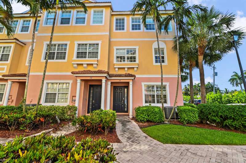 131 Harbors Way, Boynton Beach FL 33435