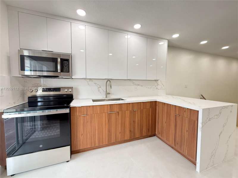 3514 W 76th St # 201, Hialeah FL 33018