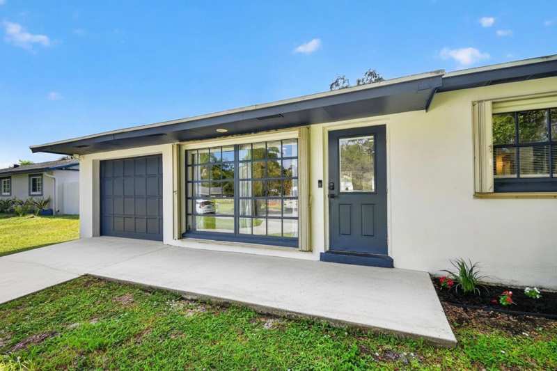 432 W Shadyside Circle, West Palm Beach FL 33415