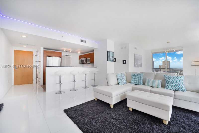 253 NE 2nd St # 3302, Miami FL 33132