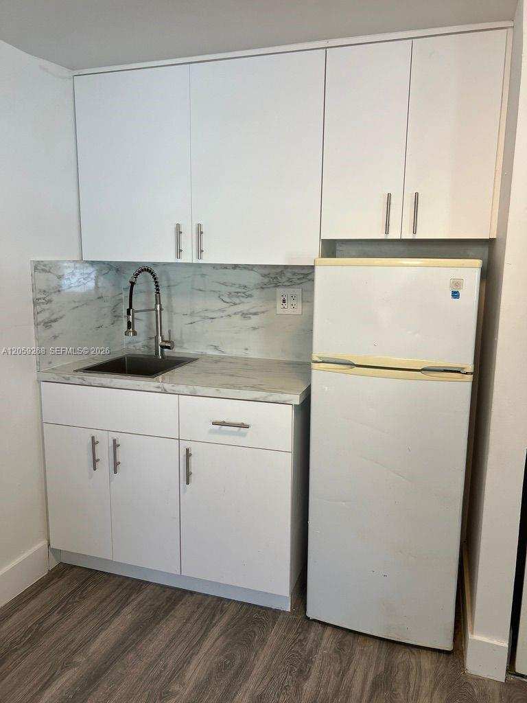 1999 NW 2nd St # 2, Miami FL 33125