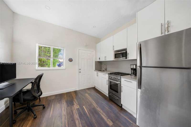 2420 NW 34th St, Miami FL 33142
