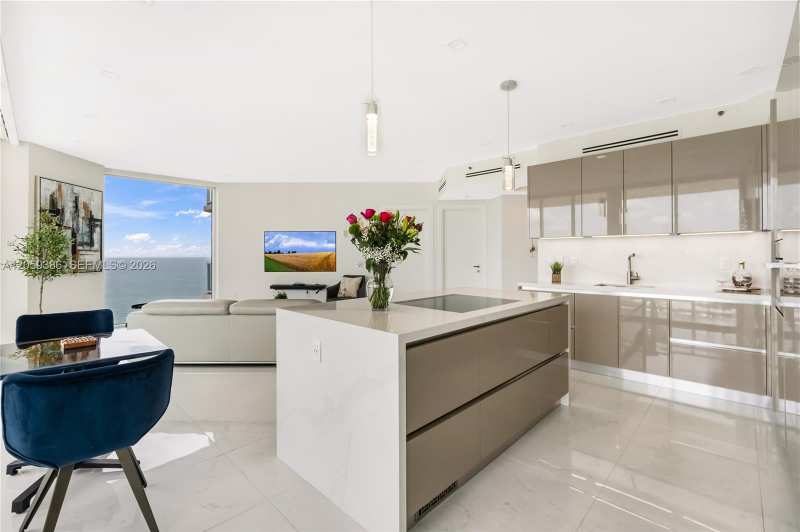7330 Ocean Ter # 2404, Miami Beach FL 33141