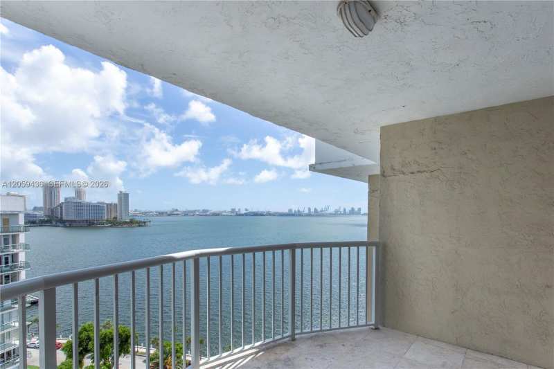 1420 Brickell Bay Dr # 1604B, Miami FL 33131