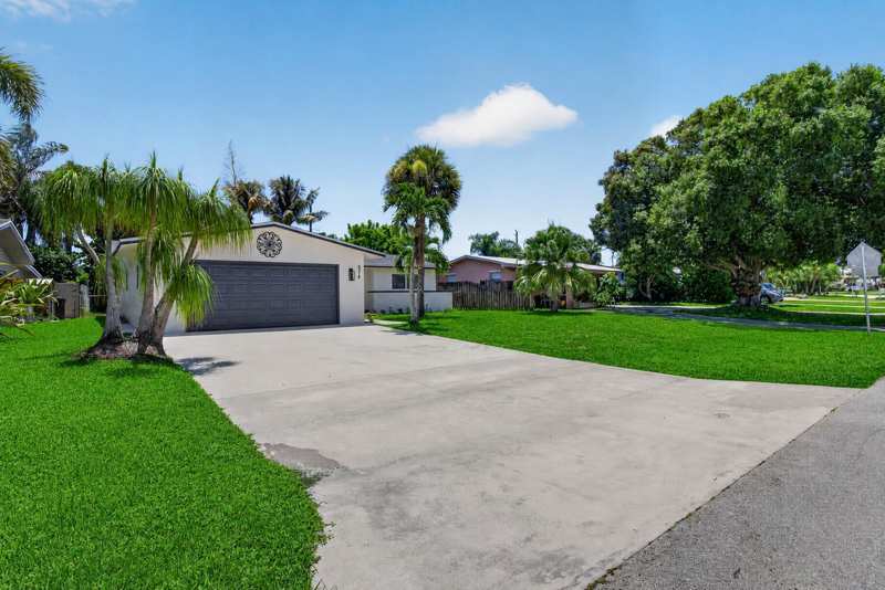 514 Riverside Drive, Palm Beach Gardens FL 33410
