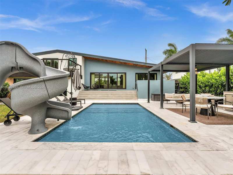 2448 Okeechobee Ln, Fort Lauderdale FL 33312