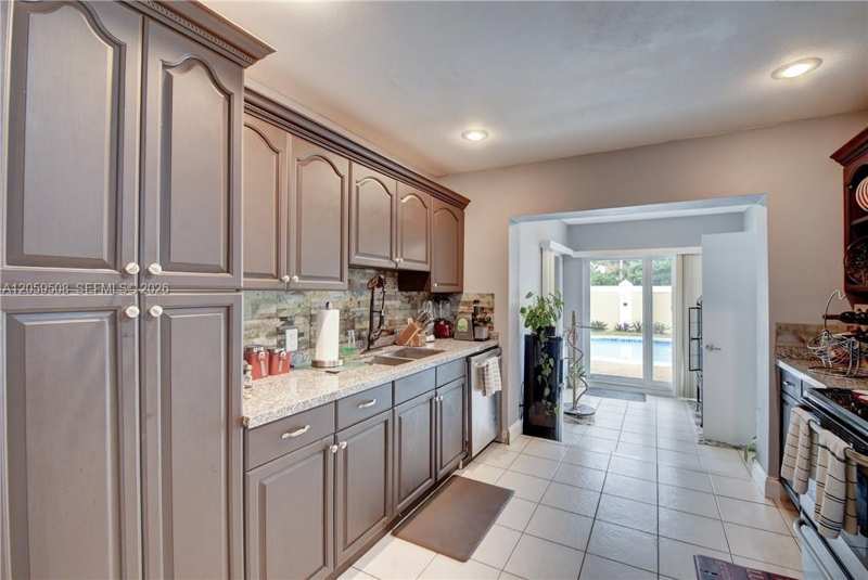 2330 NW 81st Ave, Sunrise FL 33322