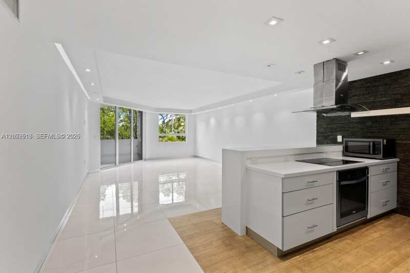 181 Crandon Blvd # 207, Key Biscayne FL 33149