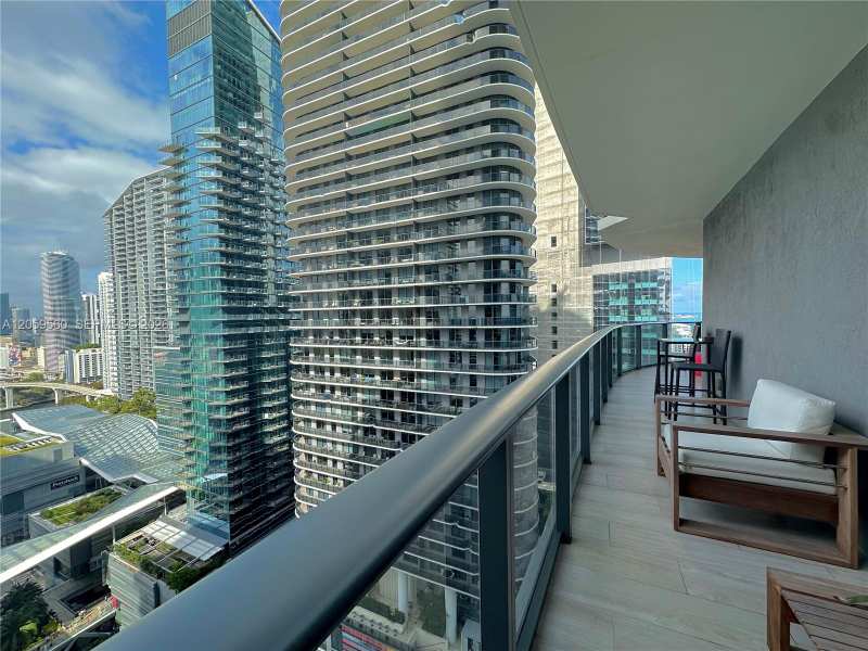 45 SW 9th St # 2501, Miami FL 33130