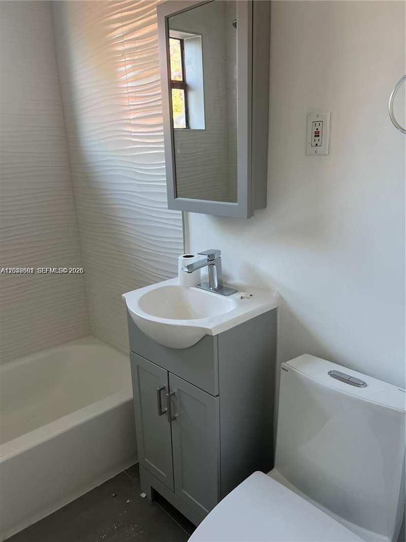2126 Arthur St, Hollywood FL 33020