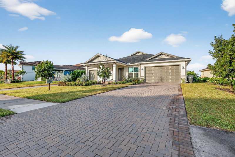 799 Hookline Circle, Loxahatchee FL 33470