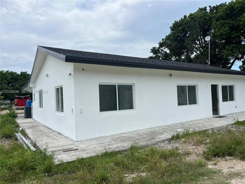 15430 SW 194th Ave, Miami FL 33187