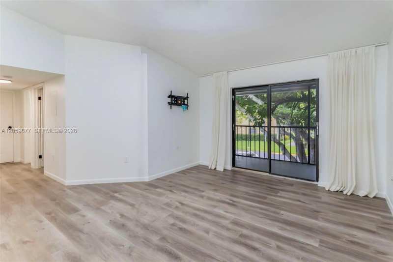 931 NE 199th St # 22, Miami FL 33179