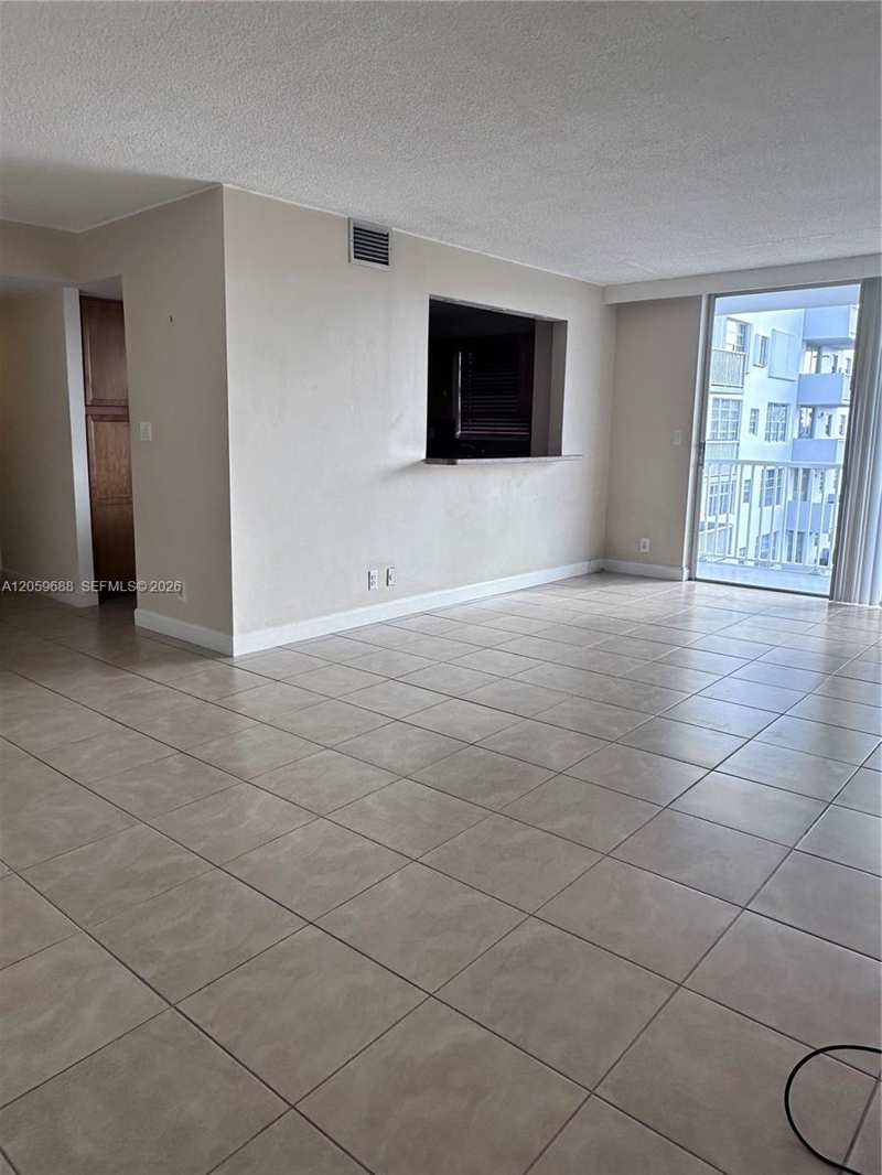 137 Golden Isles Dr # 512, Hallandale Beach FL 33009
