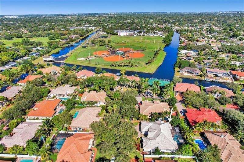2030 SW 62nd Avenue, Plantation FL 33317