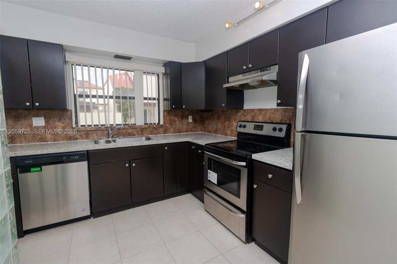 10085 NW 6th Ter, Miami FL 33172