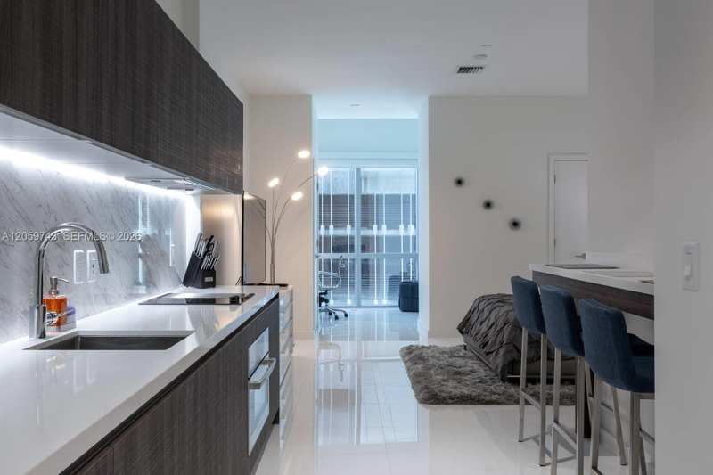 851 NE 1st Ave # 503, Miami FL 33132