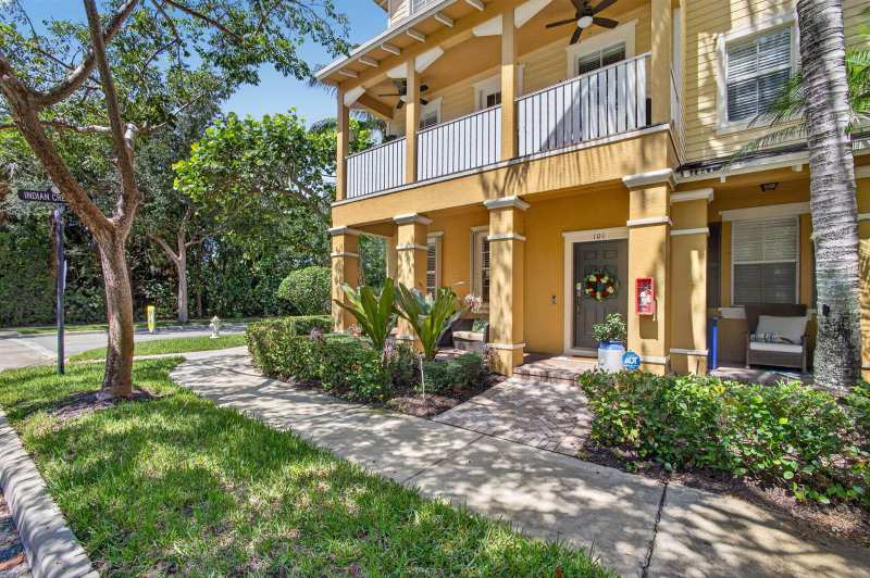 128 W Royal Palm Circle # 101, Jupiter FL 33458