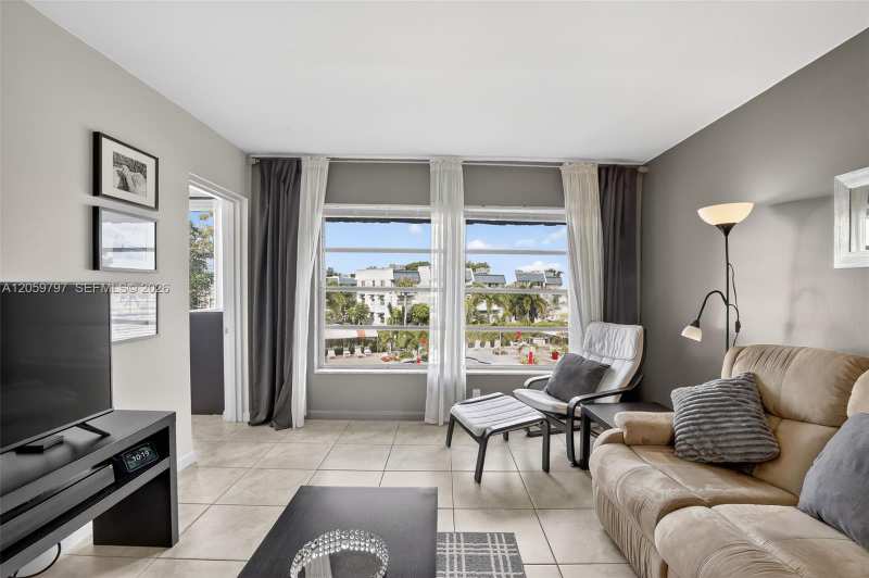 7897 Golf Circle Dr # 307, Margate FL 33063