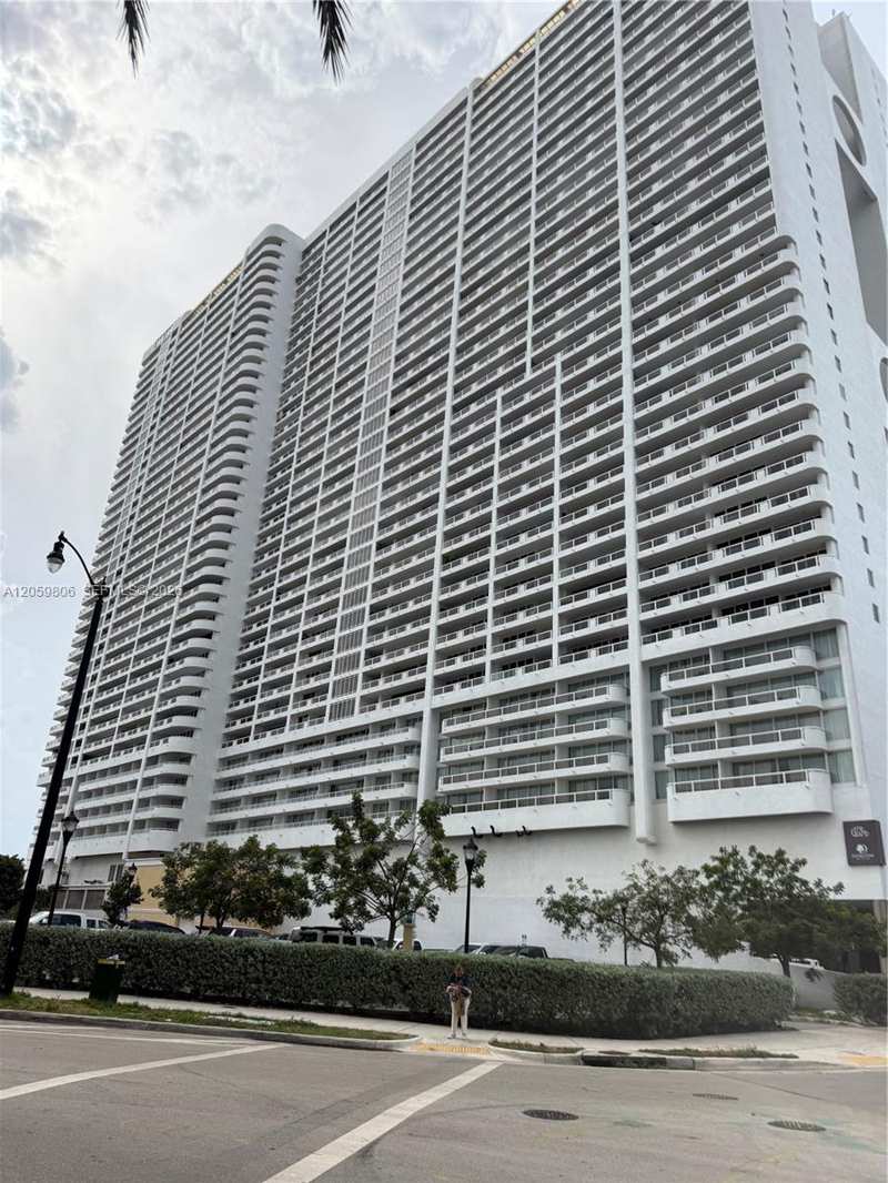 1717 N Bayshore Dr # 2938, Miami FL 33132