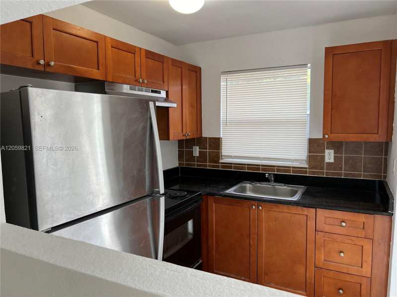4251 NW 5th St # 123, Plantation FL 33317