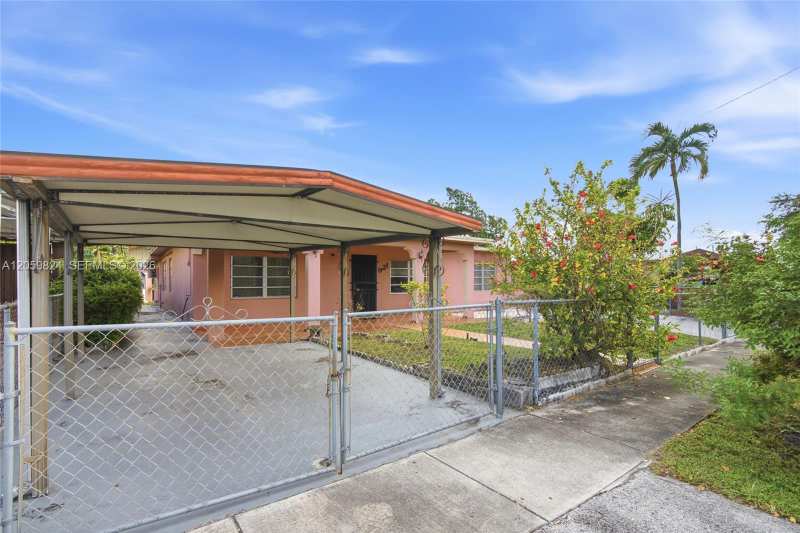 921 E 14 St, Hialeah FL 33010