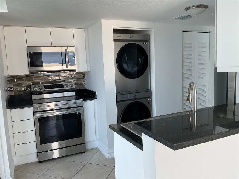 7600 Collins Ave # 1008, Miami Beach FL 33141