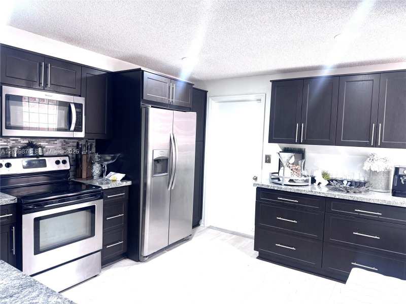 1543 Barcelona Way # 30, Weston FL 33327