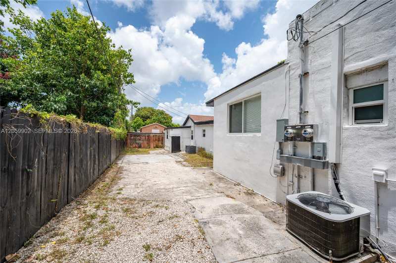9050 NW 31st Ave # 3, Miami FL 33147