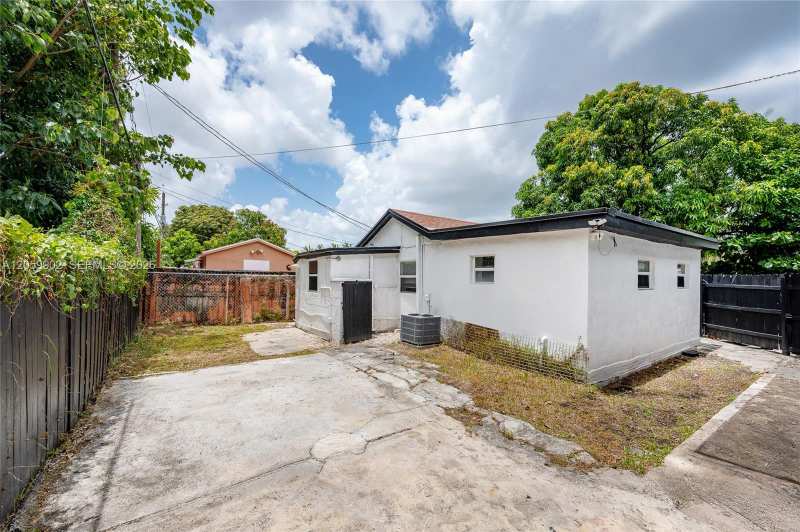 9050 NW 31st Ave # 3, Miami FL 33147