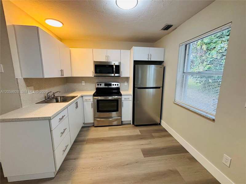 1011 SW 8th St # D, Hallandale Beach FL 33009