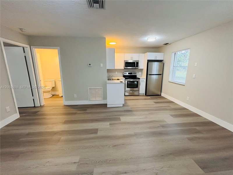 1011 SW 8th St # D, Hallandale Beach FL 33009