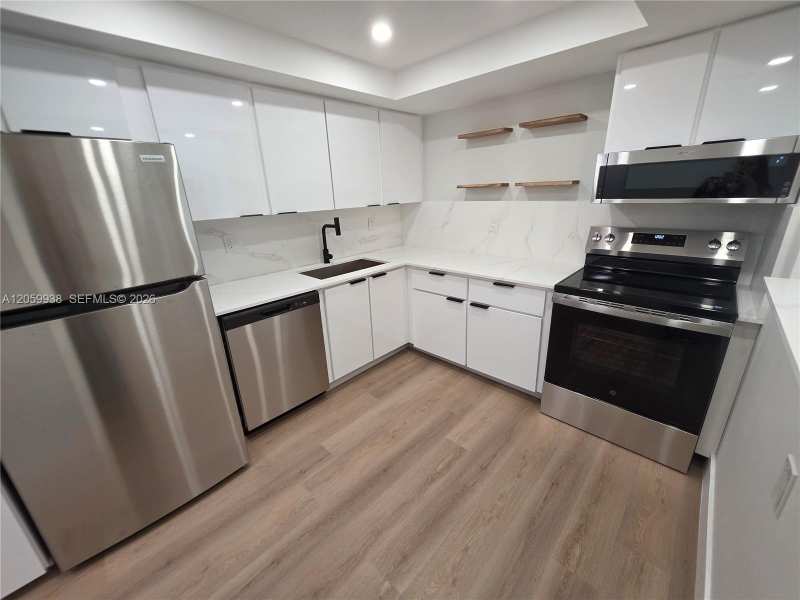 501 Three Islands Blvd # 112, Hallandale Beach FL 33009