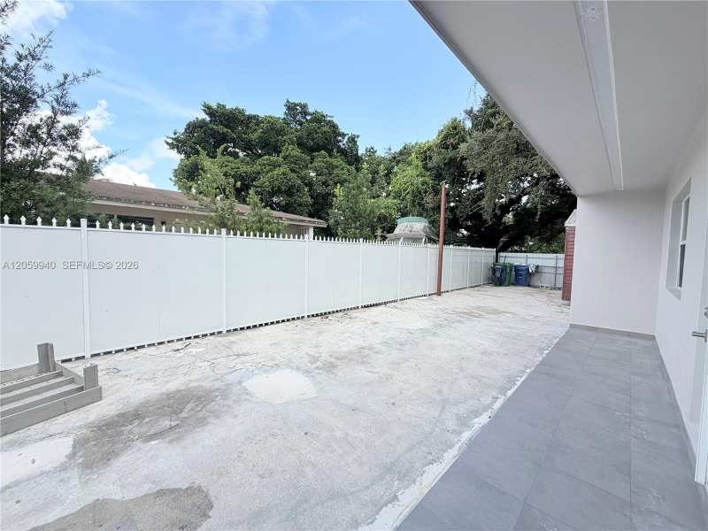 3392 NW 50th St # 3392, Miami FL 33142
