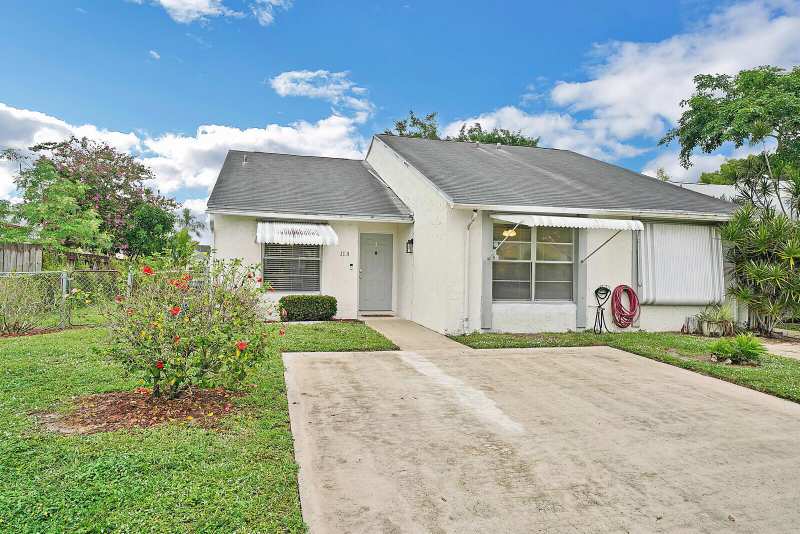 113 PINEWOOD Court, Jupiter FL 33458