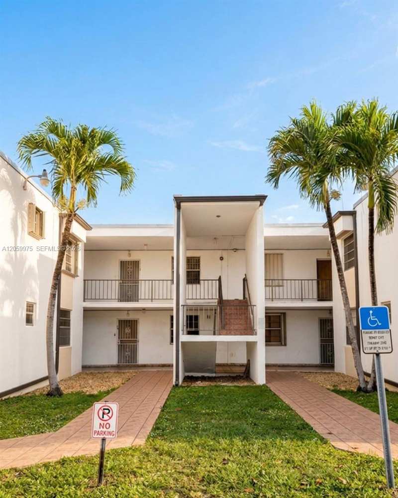 8990 SW 24th St # 19, Miami FL 33165