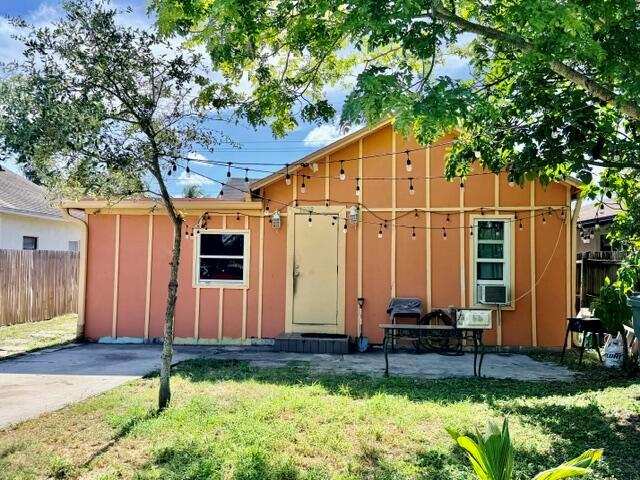 1009 S PINE Street, FL 33460