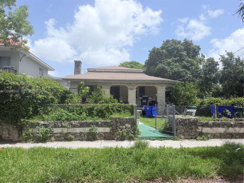 1121 NW 5th St, Miami FL 33128