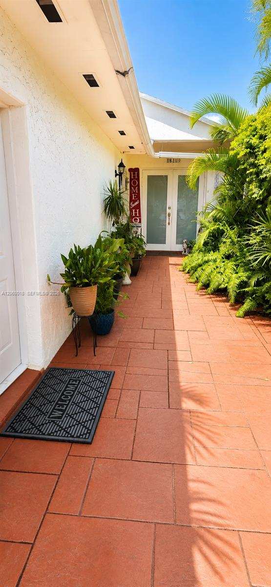 3443 SW 112th Ct, Miami FL 33165