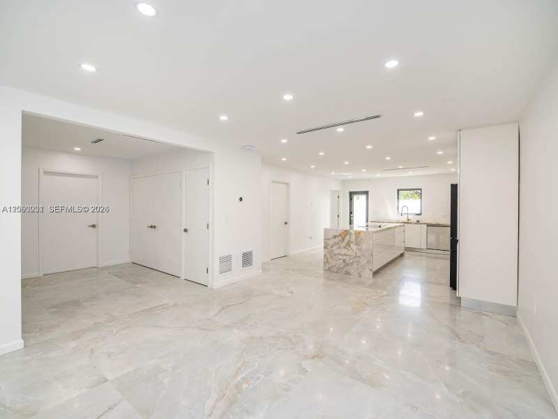 30 NW 41st St # 1, Miami FL 33127