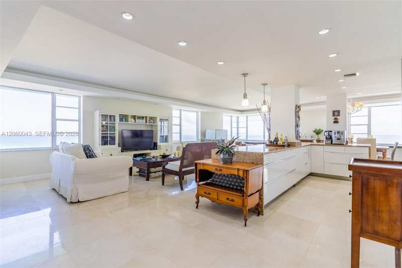 5255 Collins Ave # 11E, Miami Beach FL 33140